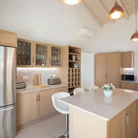 Beautiful New Overlooking The Beach!! *