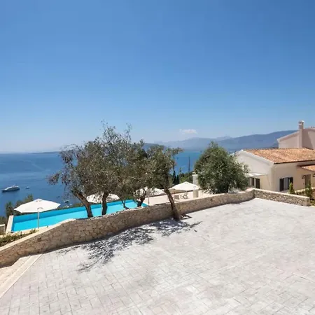 Beautiful New Overlooking The Beach!!