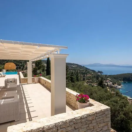Beautiful New Overlooking The Beach!!
